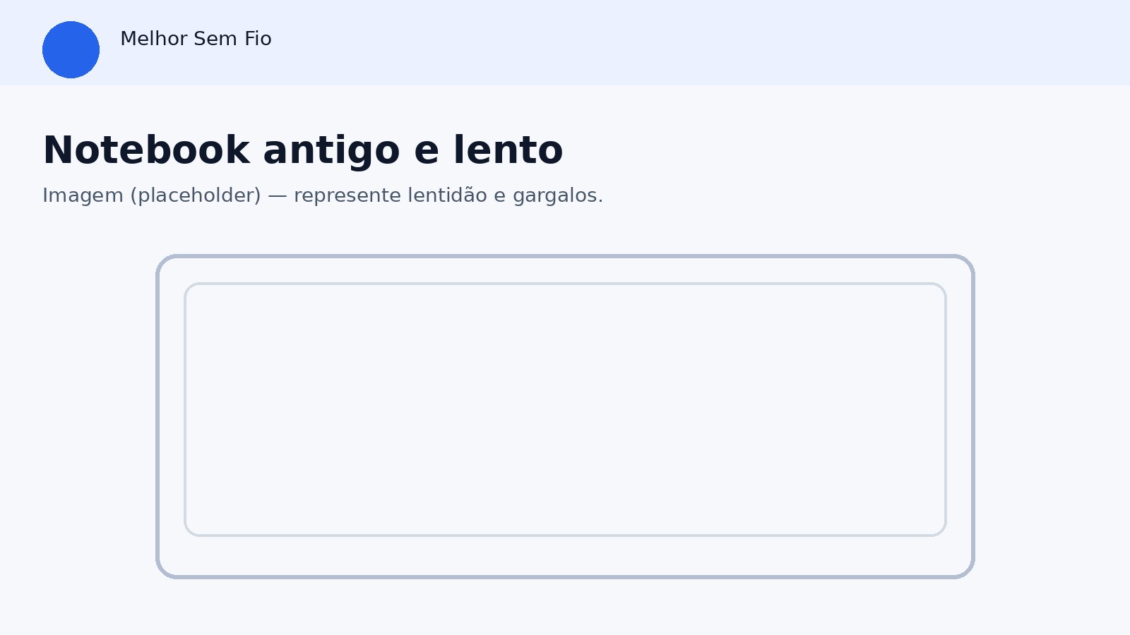 Notebook antigo e lento sendo usado, representando gargalos